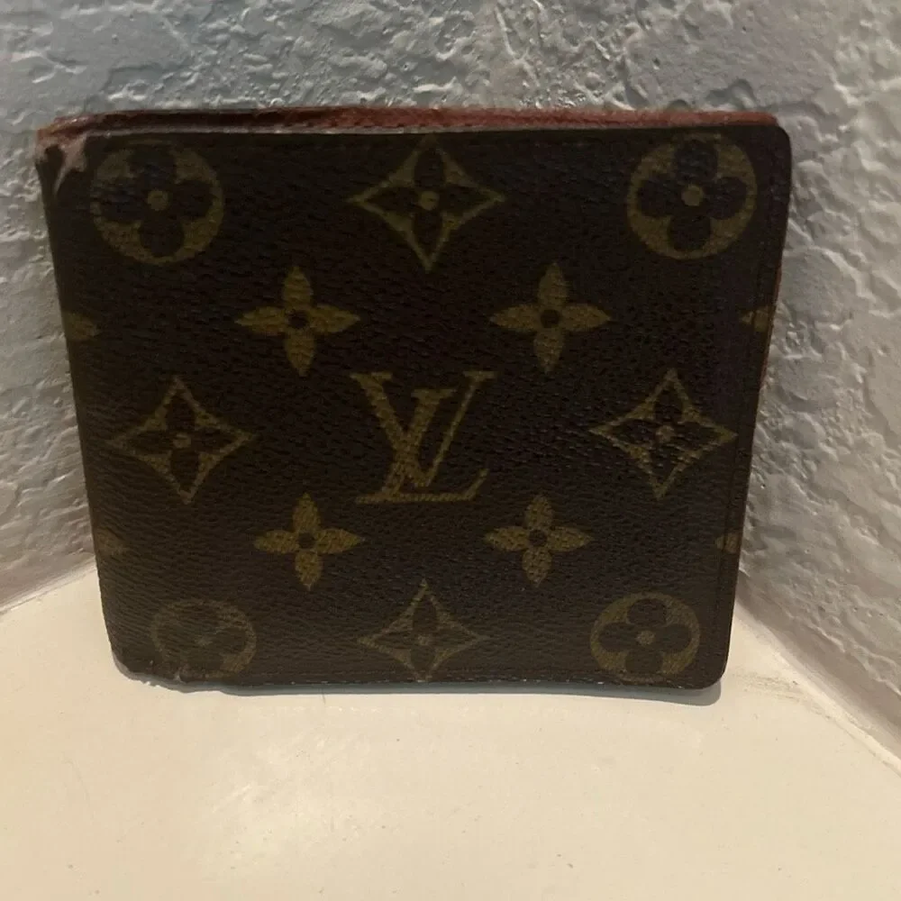 Louis Vuitton Men’s Bifold Wallet Brown Classic Monogram Print Cardholder